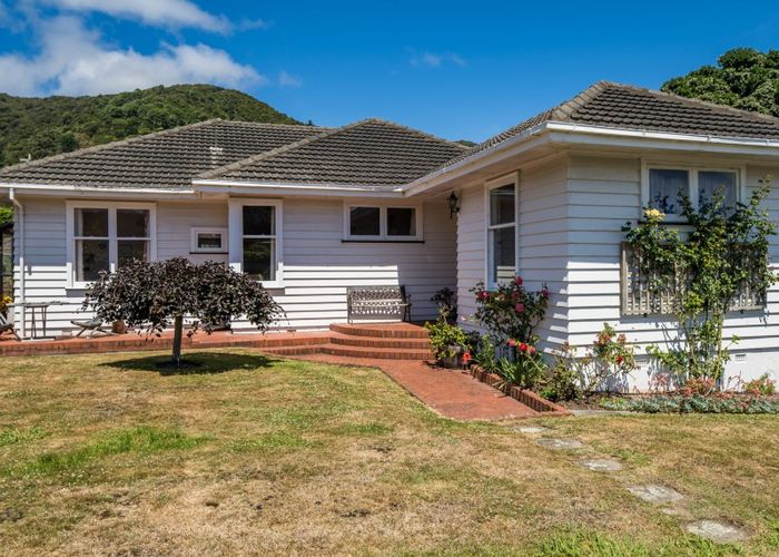  at 225 Marine Drive, Lowry Bay, Lower Hutt