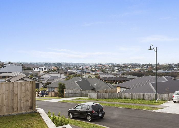  at 8 Ella Place, Grandview Heights, Hamilton