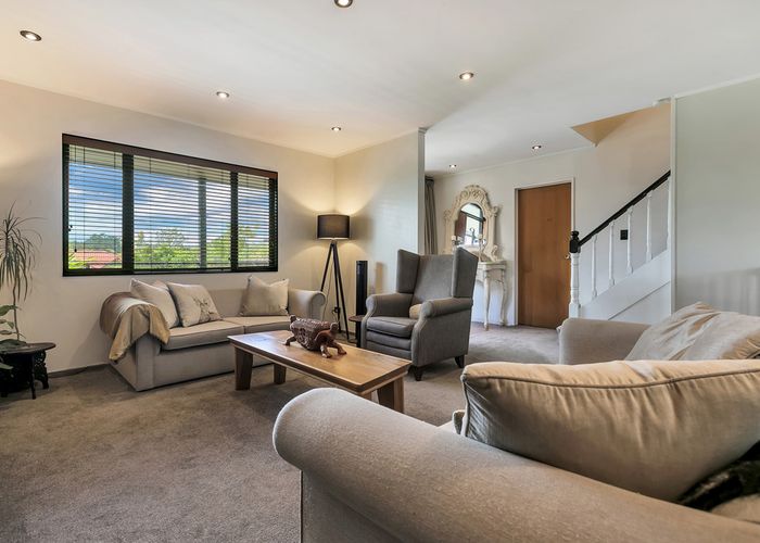  at 2/1 Tern Place, Unsworth Heights, Auckland