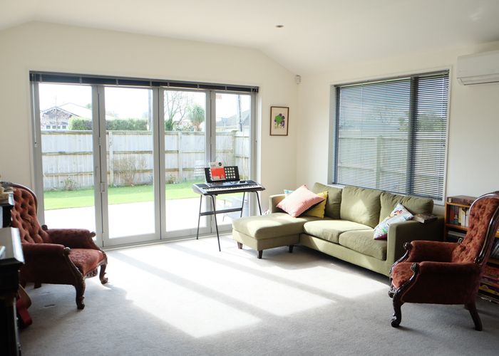  at 4 Gamblins Road, Saint Martins, Christchurch