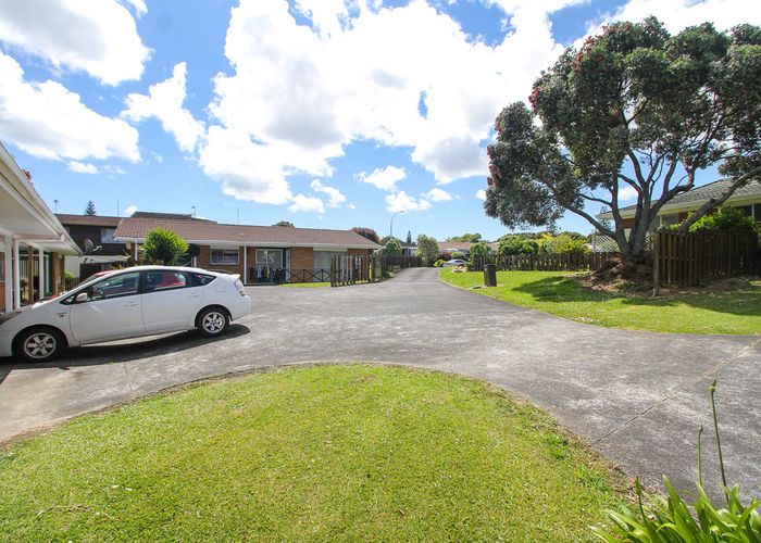  at 30 Faith Bullock Place, New Lynn, Auckland