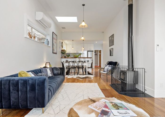  at 206 The Esplanade, Island Bay, Wellington