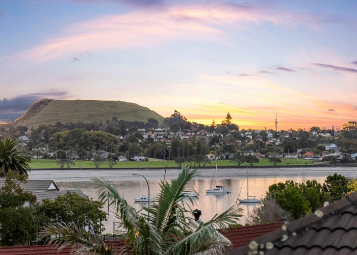  at 8 Fortyfoot Lane, Sunnyhills, Auckland