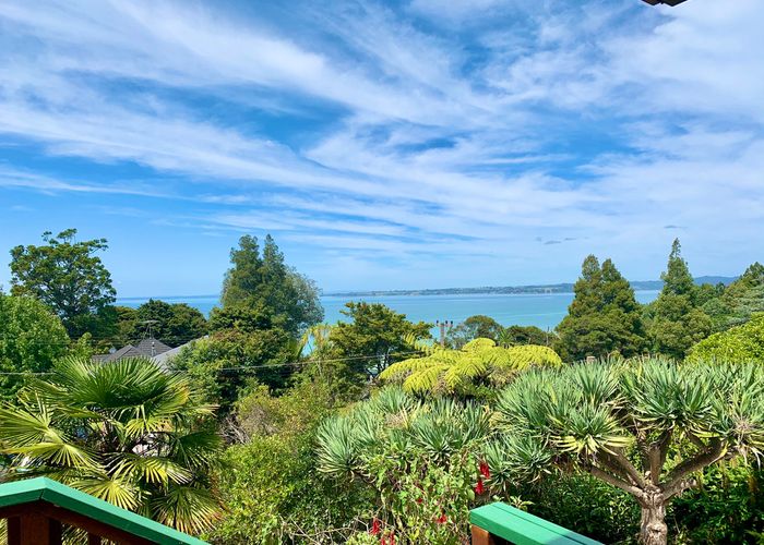  at 7 Kauri Point Road, Laingholm, Auckland