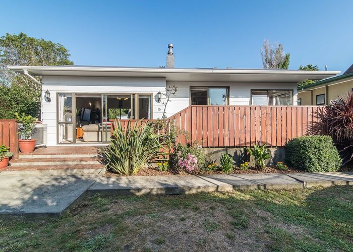  at 15 Goldsborough Avenue, Raumati Beach, Paraparaumu
