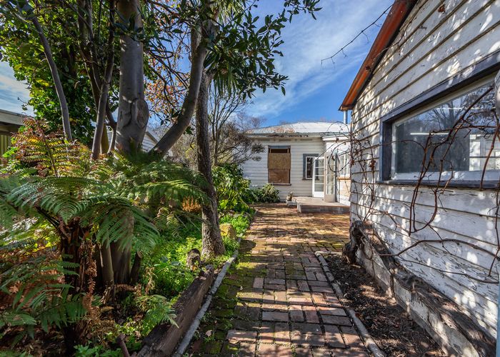  at 4 St Leonards Square, Sumner, Christchurch