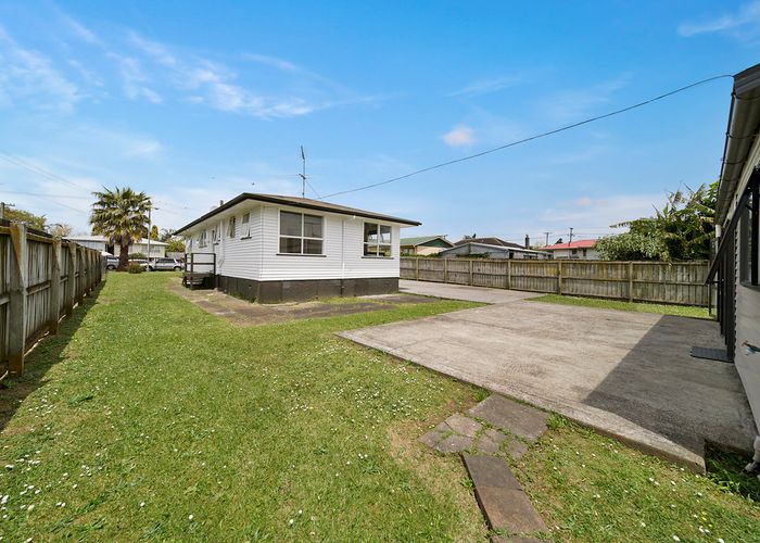  at 4 Wood Avenue, Mangere East, Auckland