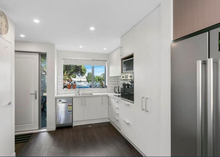  at 3/2 Stone Street, Miramar, Wellington