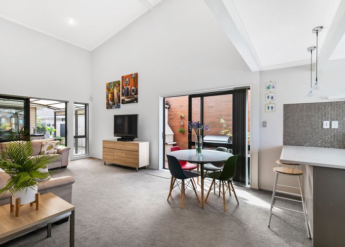  at 24 Tarapiroe Avenue, Takanini