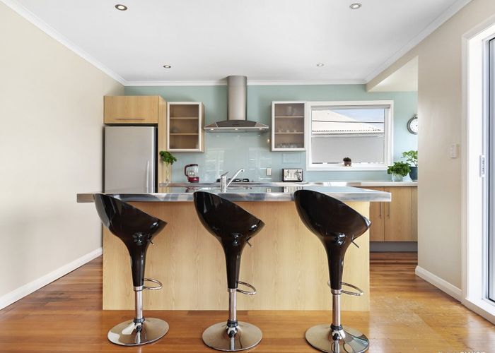  at 141 Nevay Road, Karaka Bays, Wellington