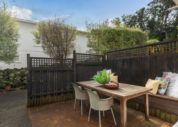  at 2/35 Esplanade Road, Mount Eden, Auckland