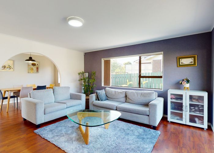  at 2/9 Ciprian Place, Henderson, Auckland