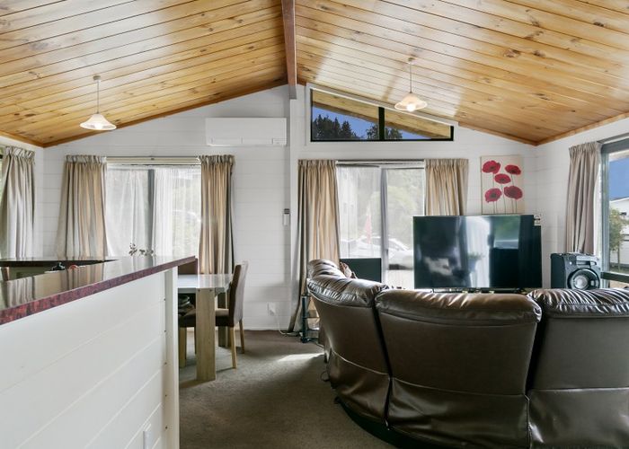  at 5 Brunette Drive, Acacia Bay, Taupo