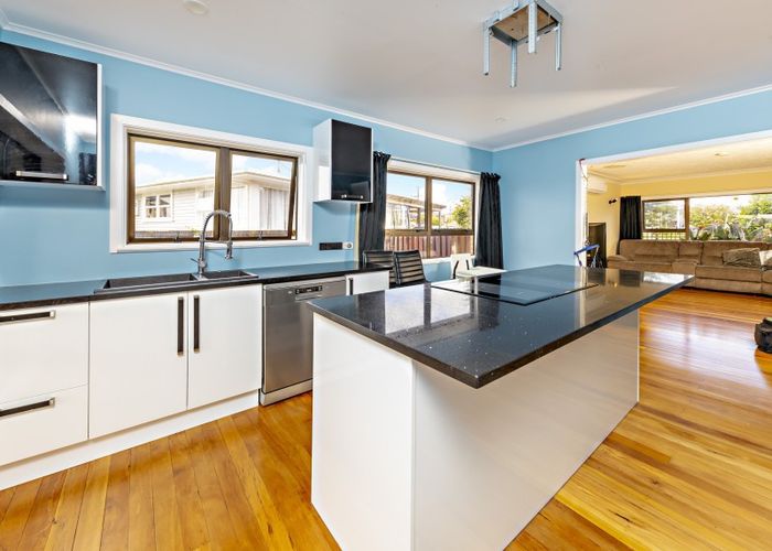  at 3 Hollinbrigg Place, Manurewa, Auckland
