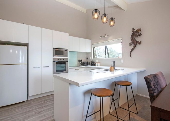  at 2 Riverhills Avenue, Pakuranga Heights, Auckland