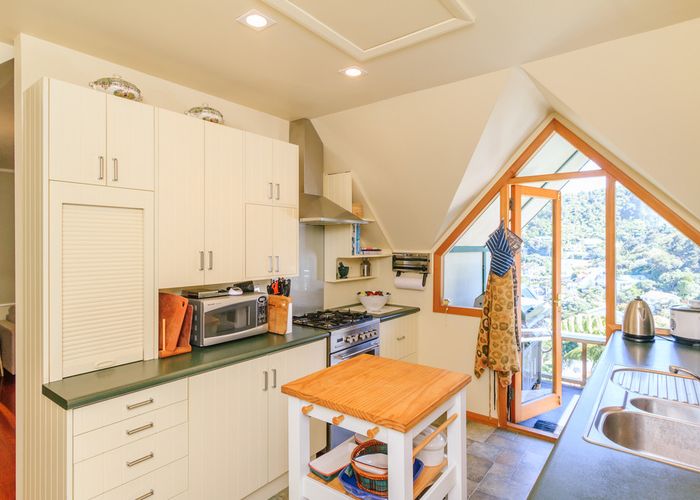  at 17 Pitoitoi Road, Days Bay, Lower Hutt