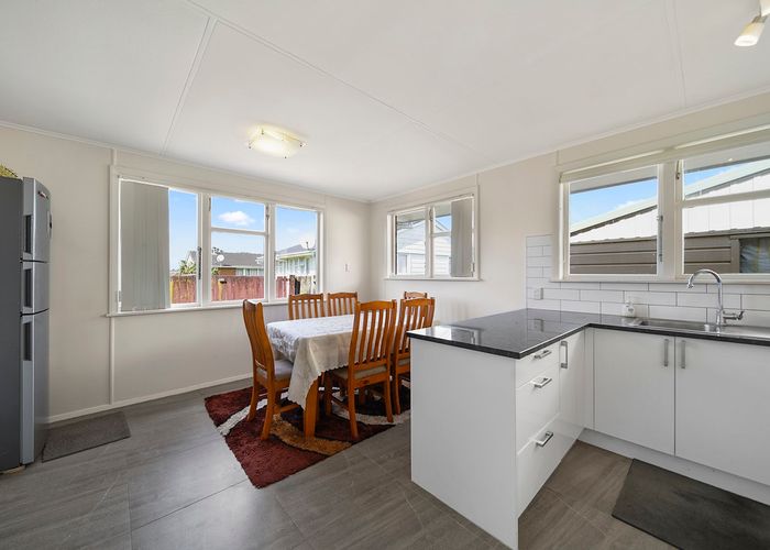  at 7 Windrush Close, Mangere, Auckland