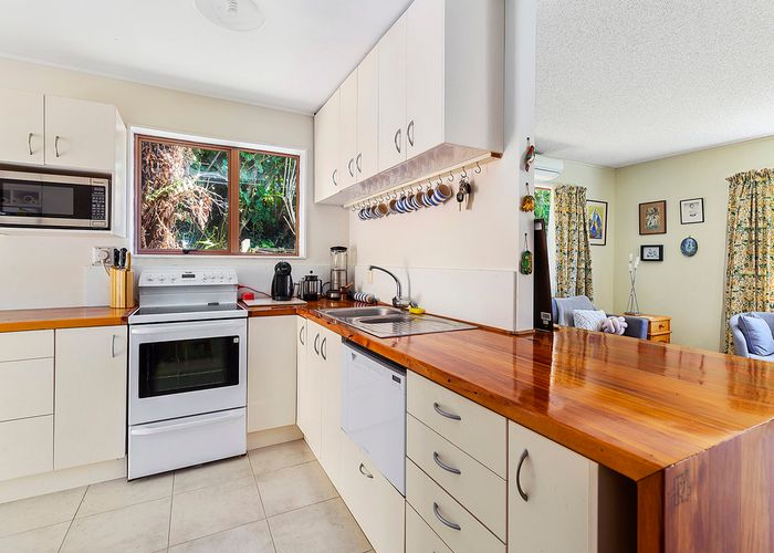  at 2/16 Henderson Street, Karori, Wellington