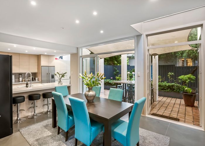  at 2/19 Waiatarua Road, Remuera, Auckland