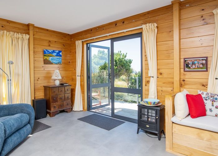  at 6 Nunu Drive, Flat Point, Masterton