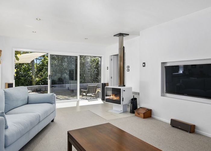  at 14 Avro Road, Blue Mountains, Upper Hutt