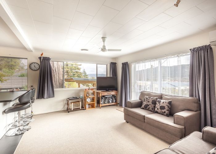  at 1/16 Hillside Drive, Maoribank, Upper Hutt