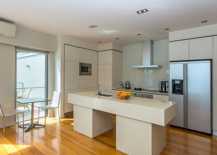  at 22 Hay Street, Oriental Bay, Wellington