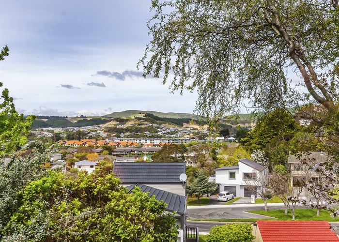  at 27 Discovery Drive, Whitby, Porirua
