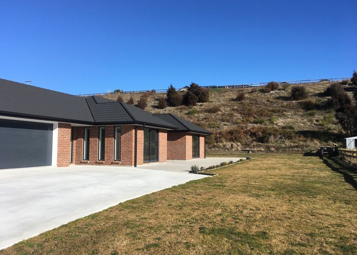  at 33 Kingfisher CRES, ARROWTOWN