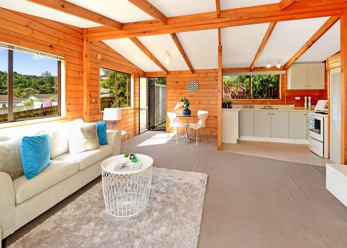  at 2/9 Thistledew Place, Bayview, Auckland