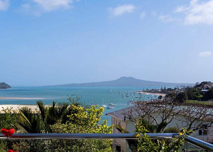  at 8 Te Akau Crescent, Bucklands Beach, Auckland