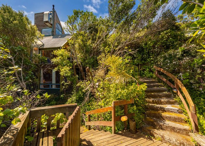  at 42 Cluny Road, Plimmerton, Porirua