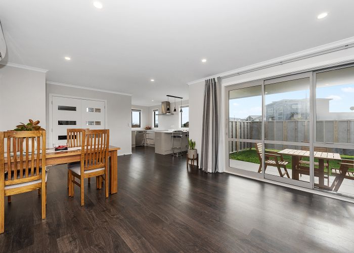  at 2 Loftus Place, Flagstaff, Hamilton