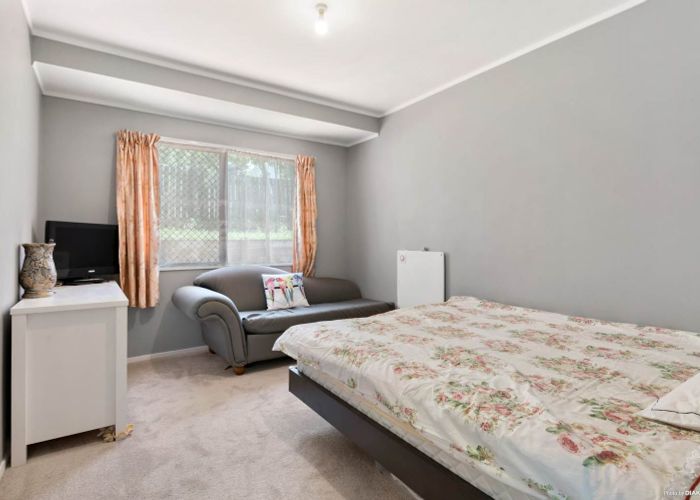  at 2/26 Fernlea Rise, Bayview, Auckland