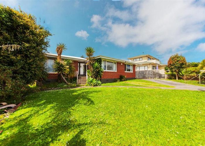  at 60 Bradbury Road, Botany Downs, Auckland
