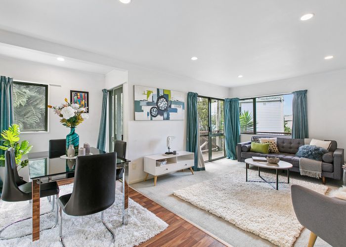  at 2/32 Fernlea Rise, Bayview, Auckland