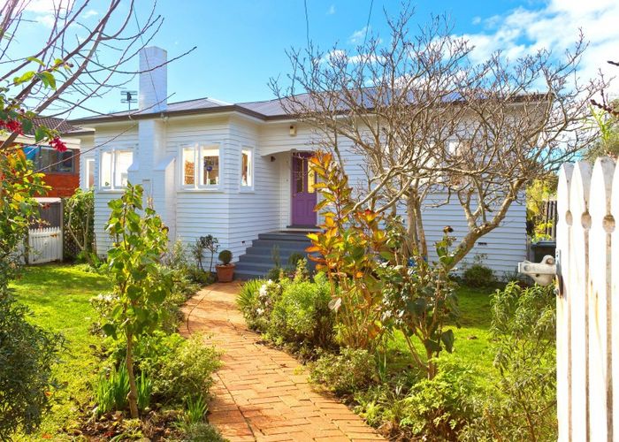  at 1/39 Walford Road, Point Chevalier, Auckland