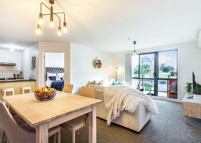  at 32/68 Mountain Road, Mount Wellington, Auckland