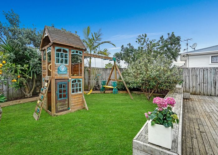  at 4 Tiroroa Avenue, Te Atatu South, Auckland