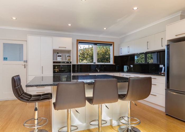  at 75 Victory Crescent, Tawa, Wellington