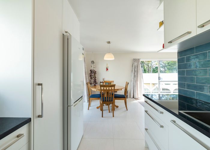  at 5/25 Edgware Road, West Harbour, Auckland