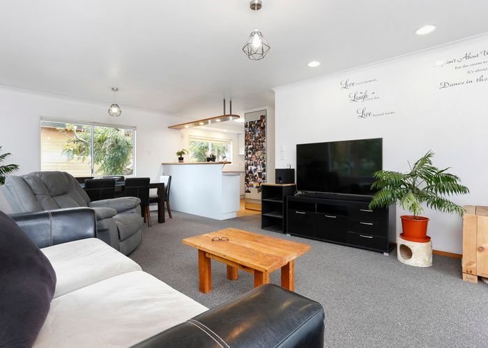  at 2/4 Ambler Avenue, Glen Eden, Auckland