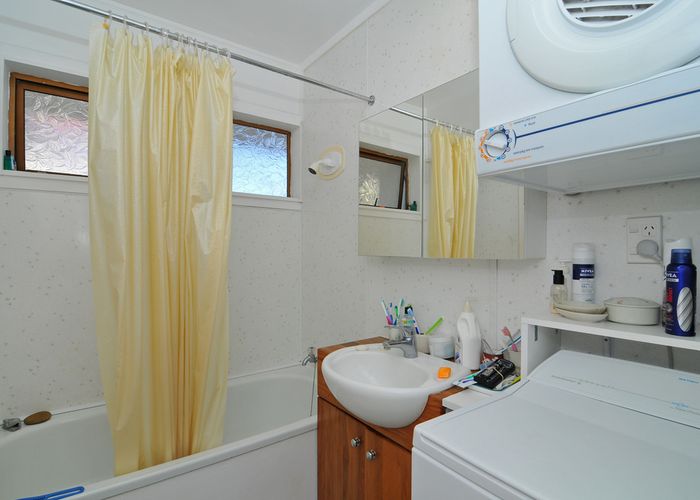  at 2/4 Claremont Grove, Mount Victoria, Wellington