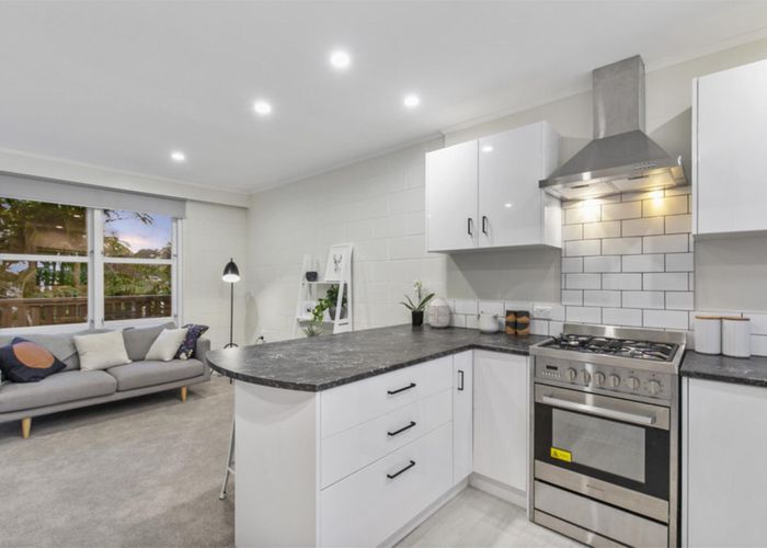  at 4/6 Parau Street, Three Kings, Auckland