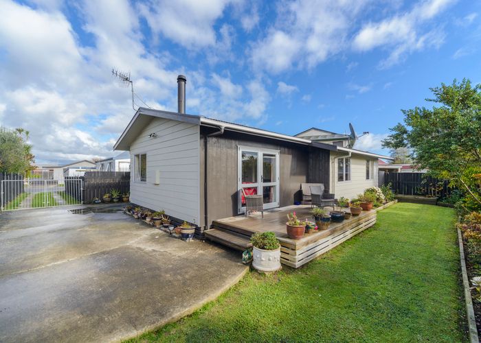 Free property data for 35 Peter Hall Drive, Kelvin Grove, Palmerston North homes.co.nz