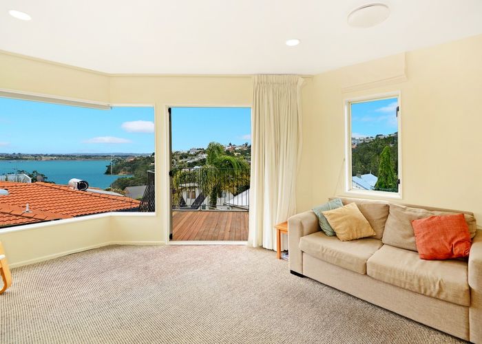  at 2/85 Island Bay Road, Beach Haven, Auckland
