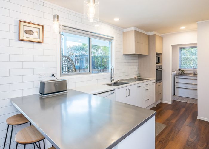  at 6 Hicks Crescent, Waikanae Beach, Waikanae