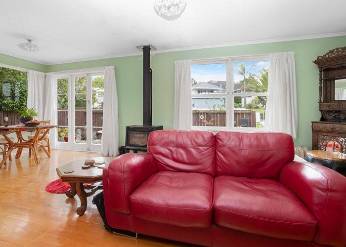  at 2 Linwood Avenue, Forrest Hill, Auckland