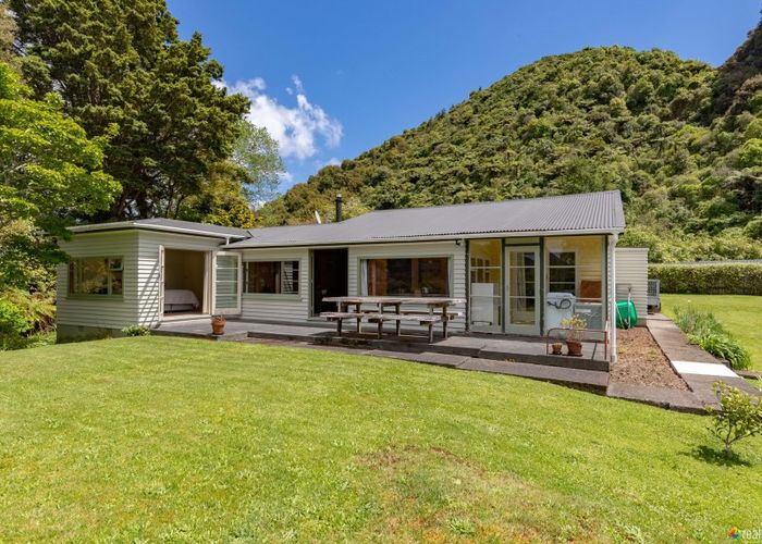  at 4 Bridge Road, Birchville, Upper Hutt