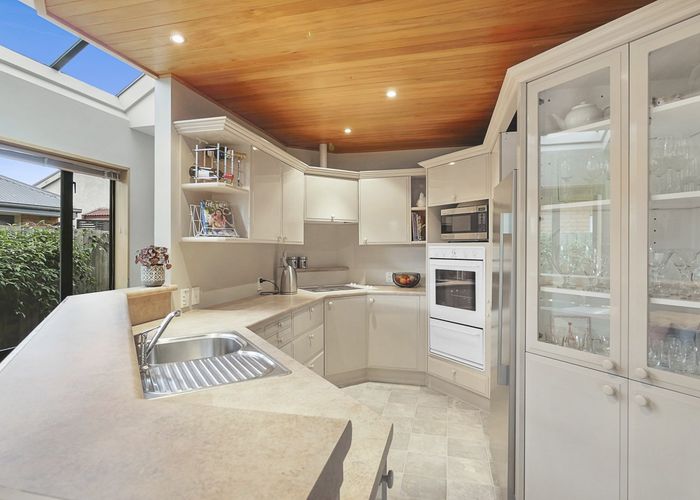  at 2/113 Avonhead Road, Avonhead, Christchurch